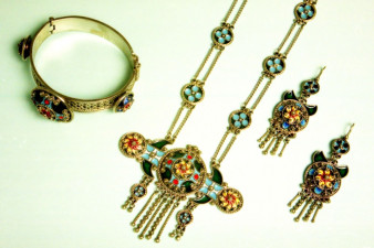 Гарнитур «Предание». Нейзильбер, перегородчатая эмаль, 1994 год.